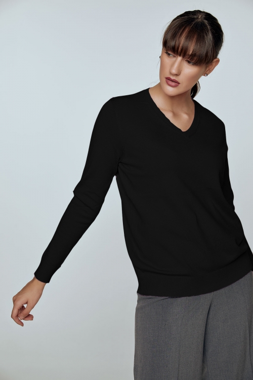 Πλεκτό πουλόβερ με βε λαιμόκοψη (plus size)-015B